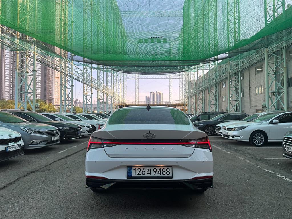 2023 Hyundai Avante (CN7) Blanco - Miniatura 4