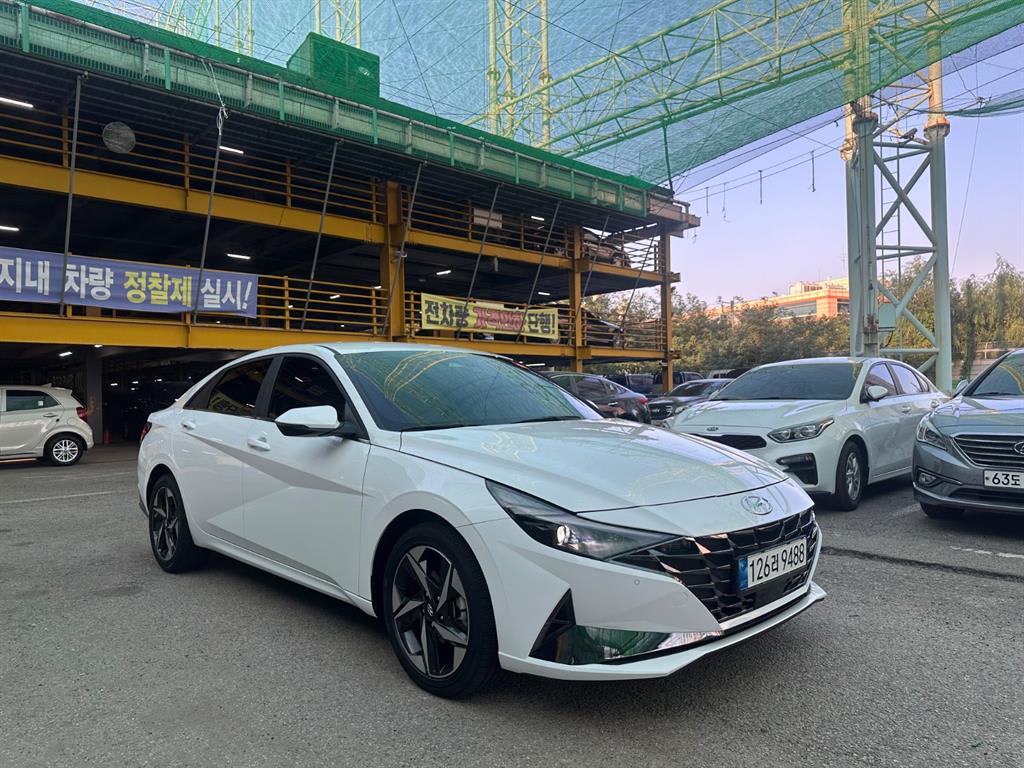 2023 Hyundai Avante (CN7) Blanco - Miniatura 6