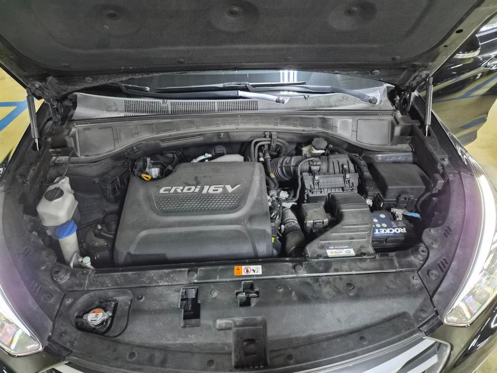 2017 Hyundai Santa Fe The Negro - Miniatura 5