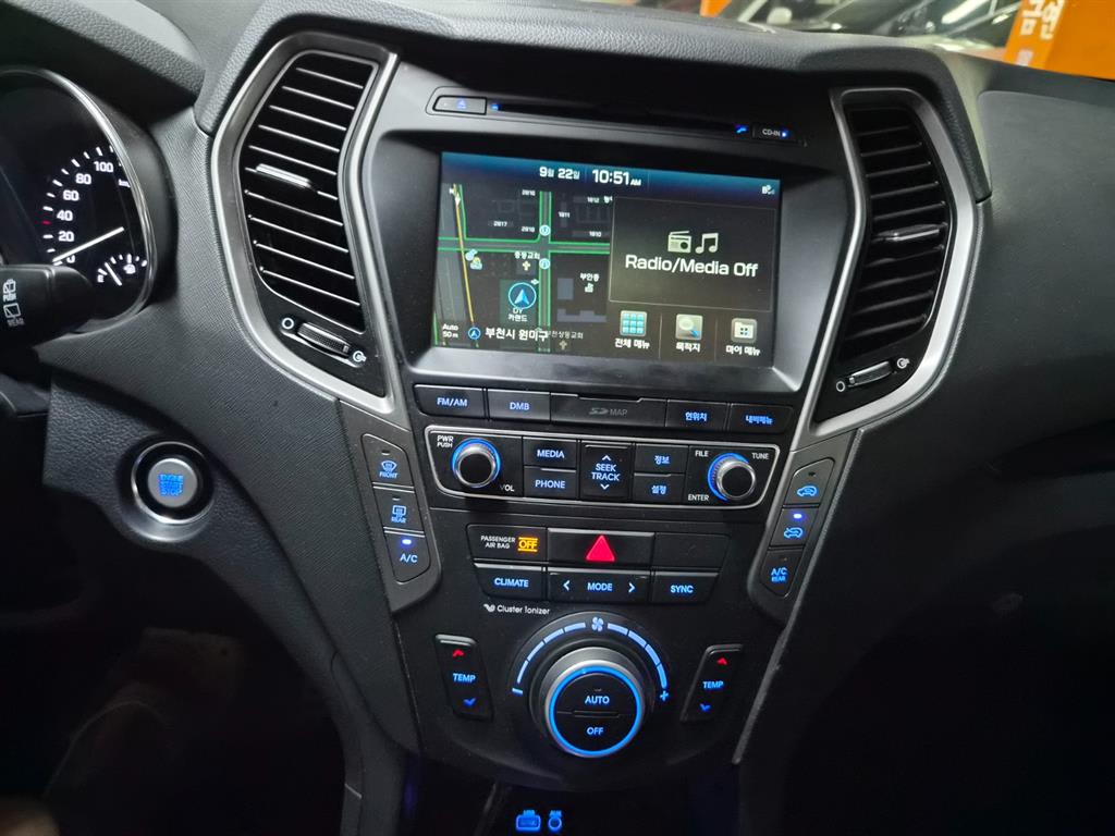 2017 Hyundai Santa Fe The Negro - Miniatura 9