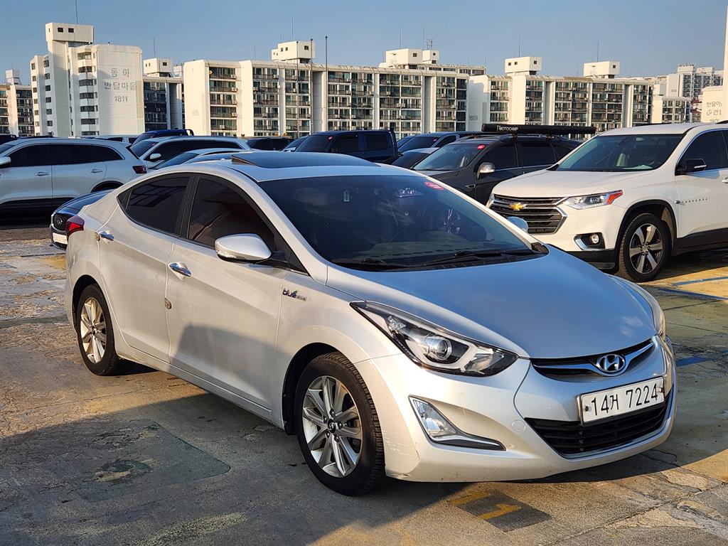 2014 Hyundai Avante 1.6 Plata - Miniatura 5