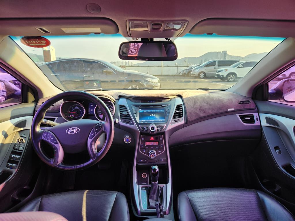 2014 Hyundai Avante 1.6 Plata - Miniatura 8