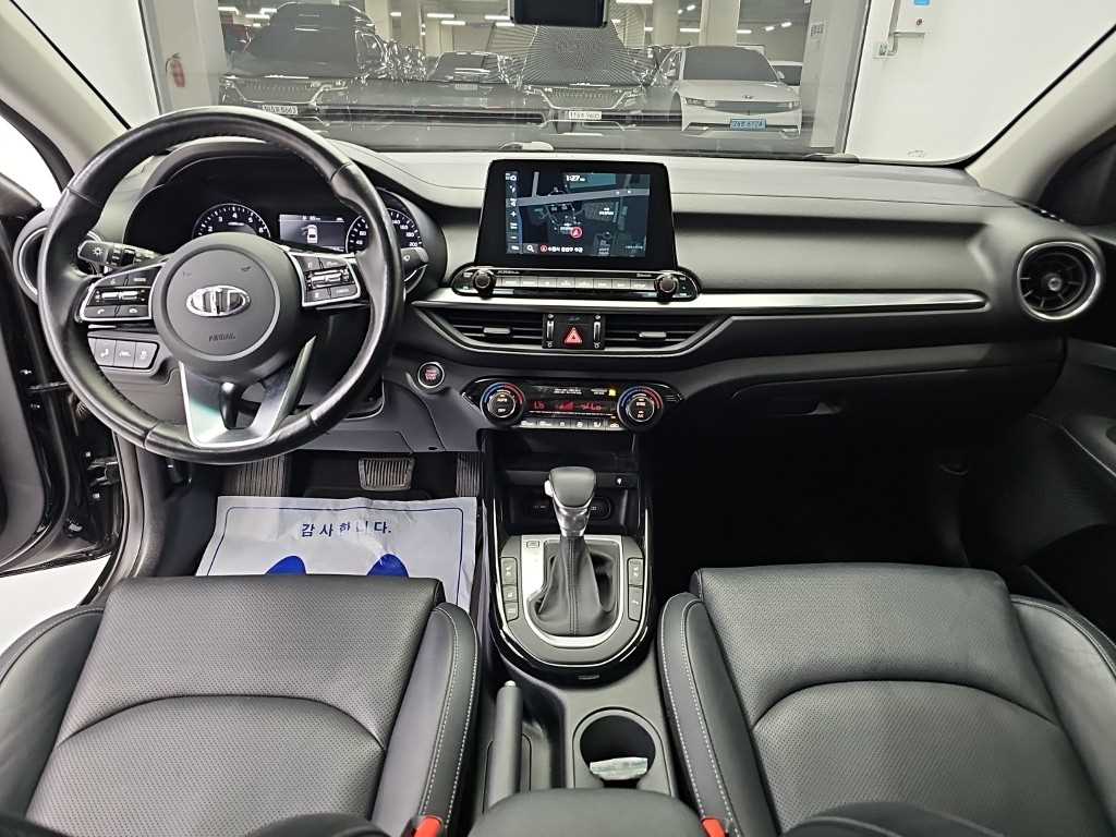 2019 Kia K3 1.6 Negro - Miniatura 7