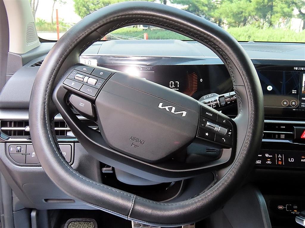 2025 Kia Sportage 5th Negro - Miniatura 8