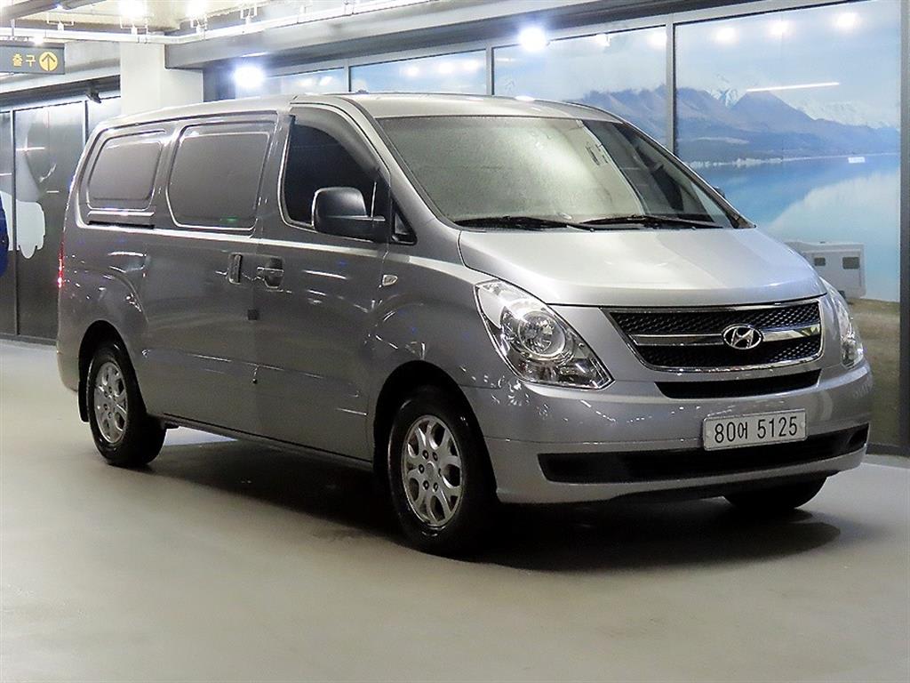2012 Hyundai Starex Van Plata - Imagen 1