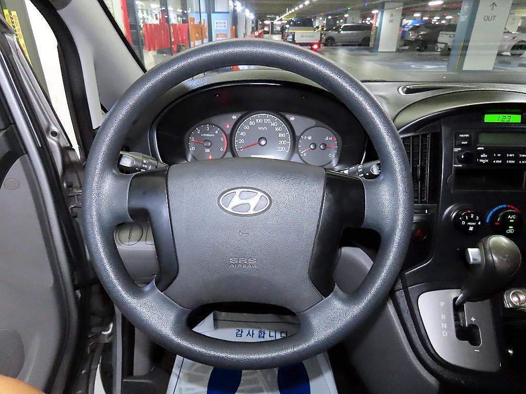 2012 Hyundai Starex Van Plata - Miniatura 7