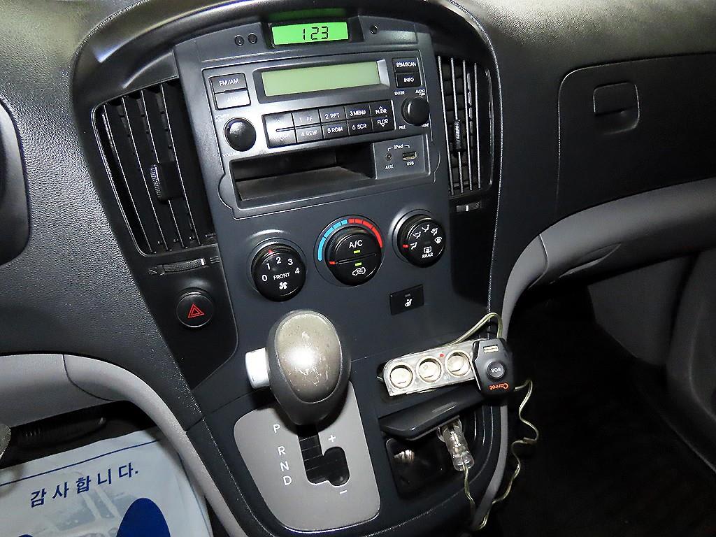 2012 Hyundai Starex Van Plata - Miniatura 10