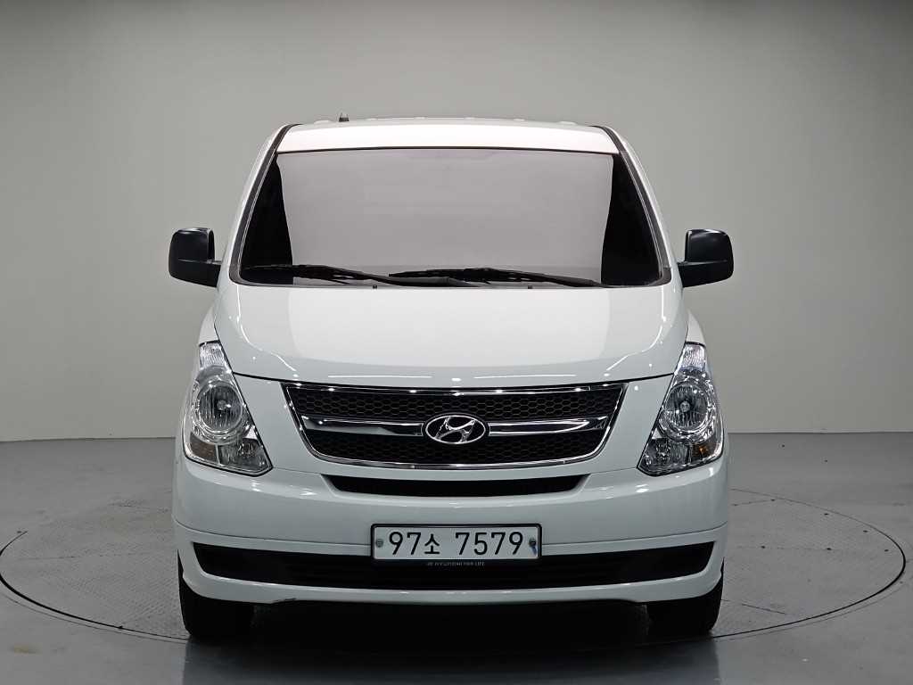 2015 Hyundai Starex Van Blanco - Miniatura 2