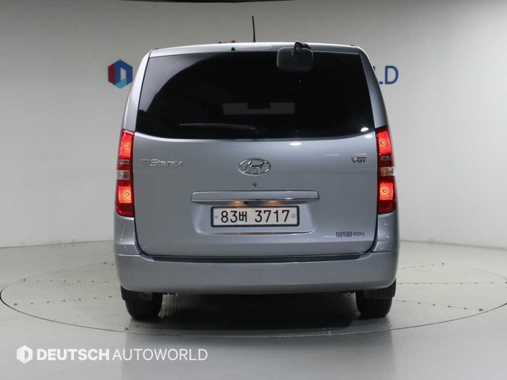 2016 Hyundai Starex Van Gris - Miniatura 4