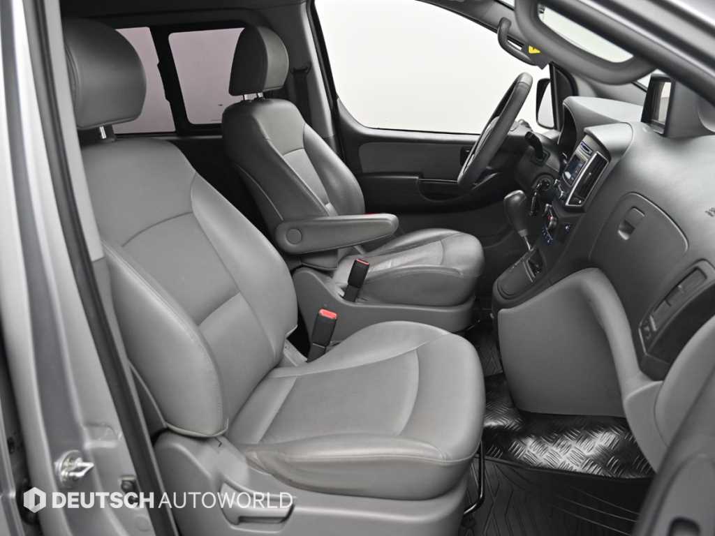 2016 Hyundai Starex Van Gris - Miniatura 10