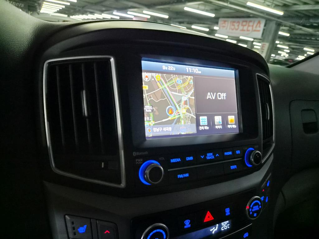2017 Hyundai Starex 12-seater Blanco - Miniatura 9