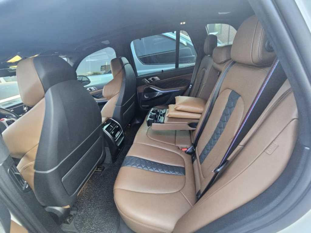 2021 BMW X5M 4.4 Blanco - Miniatura 6