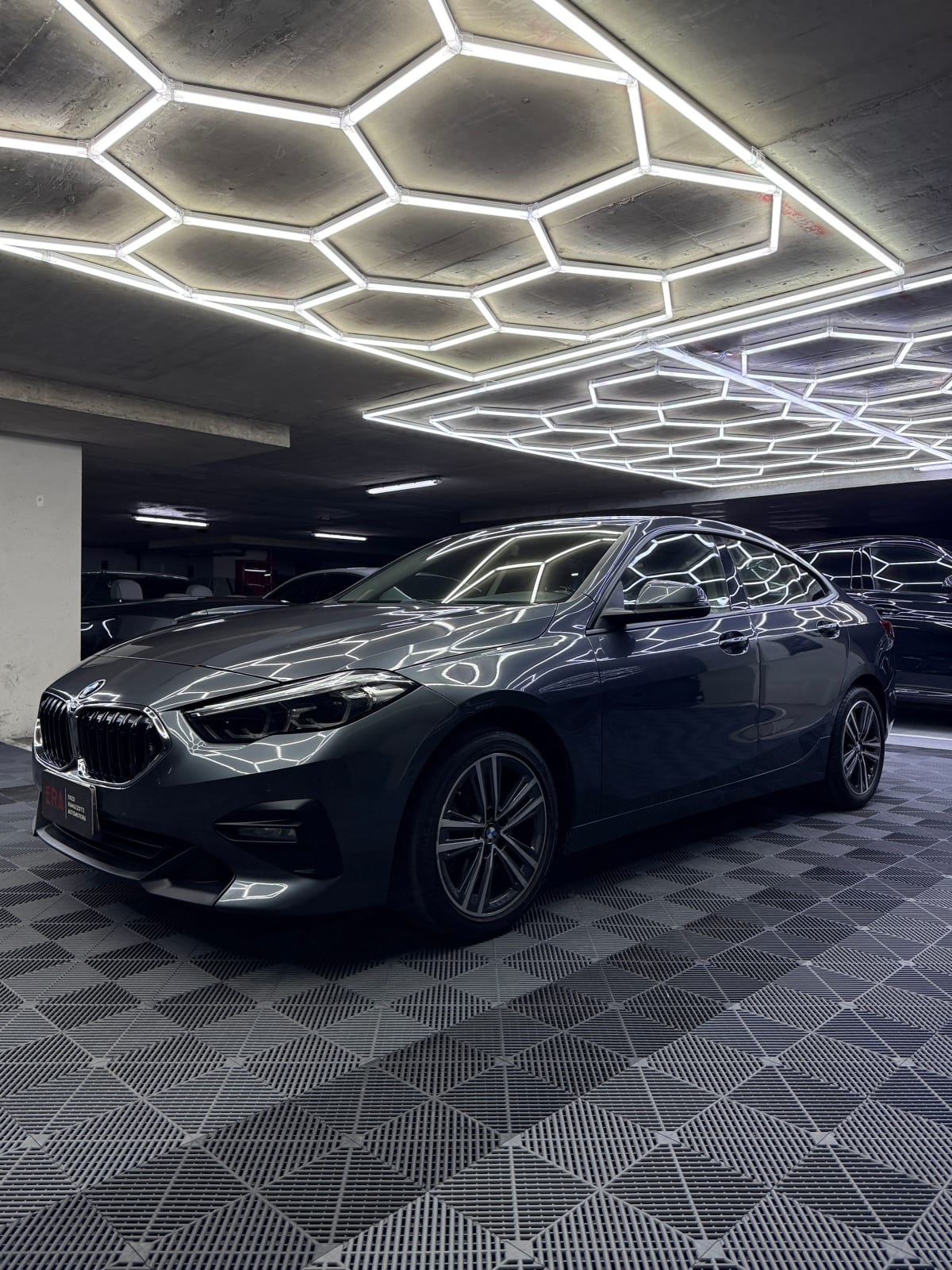 2021 BMW 218i Gran Gris - Miniatura 4