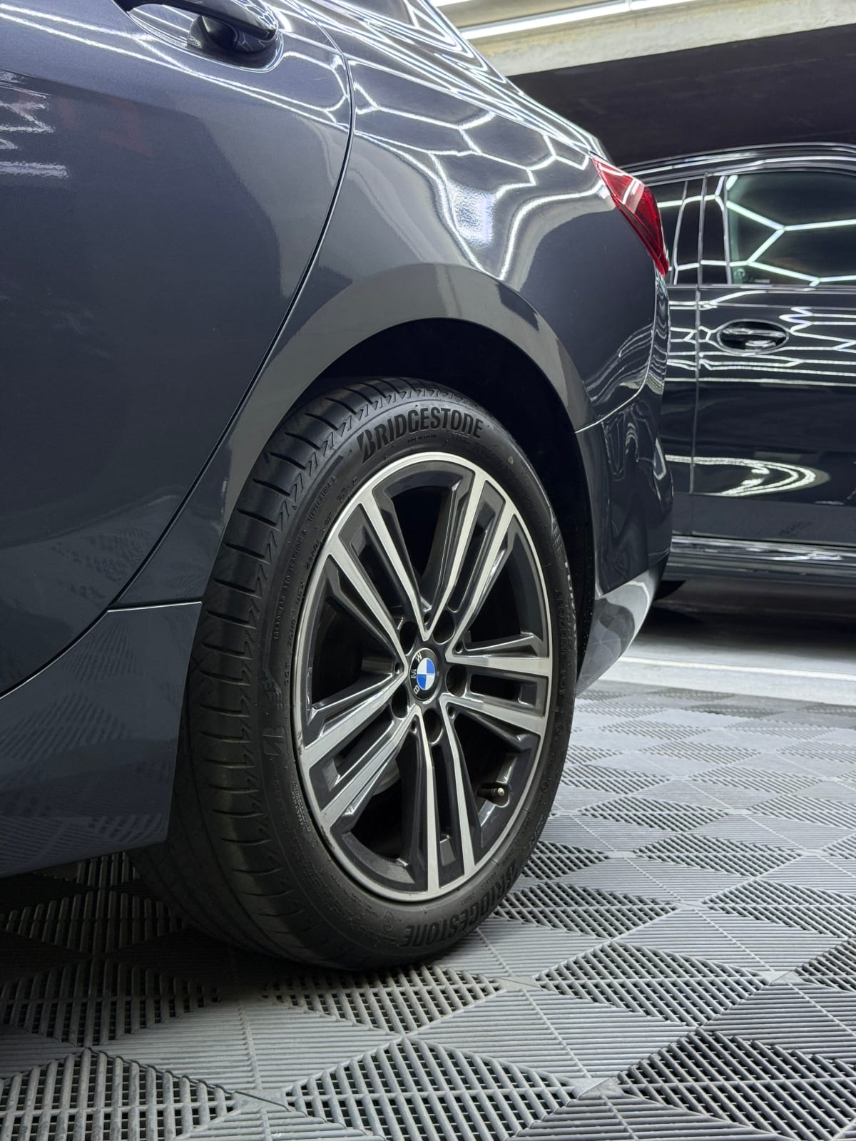 2021 BMW 218i Gran Gris - Miniatura 6