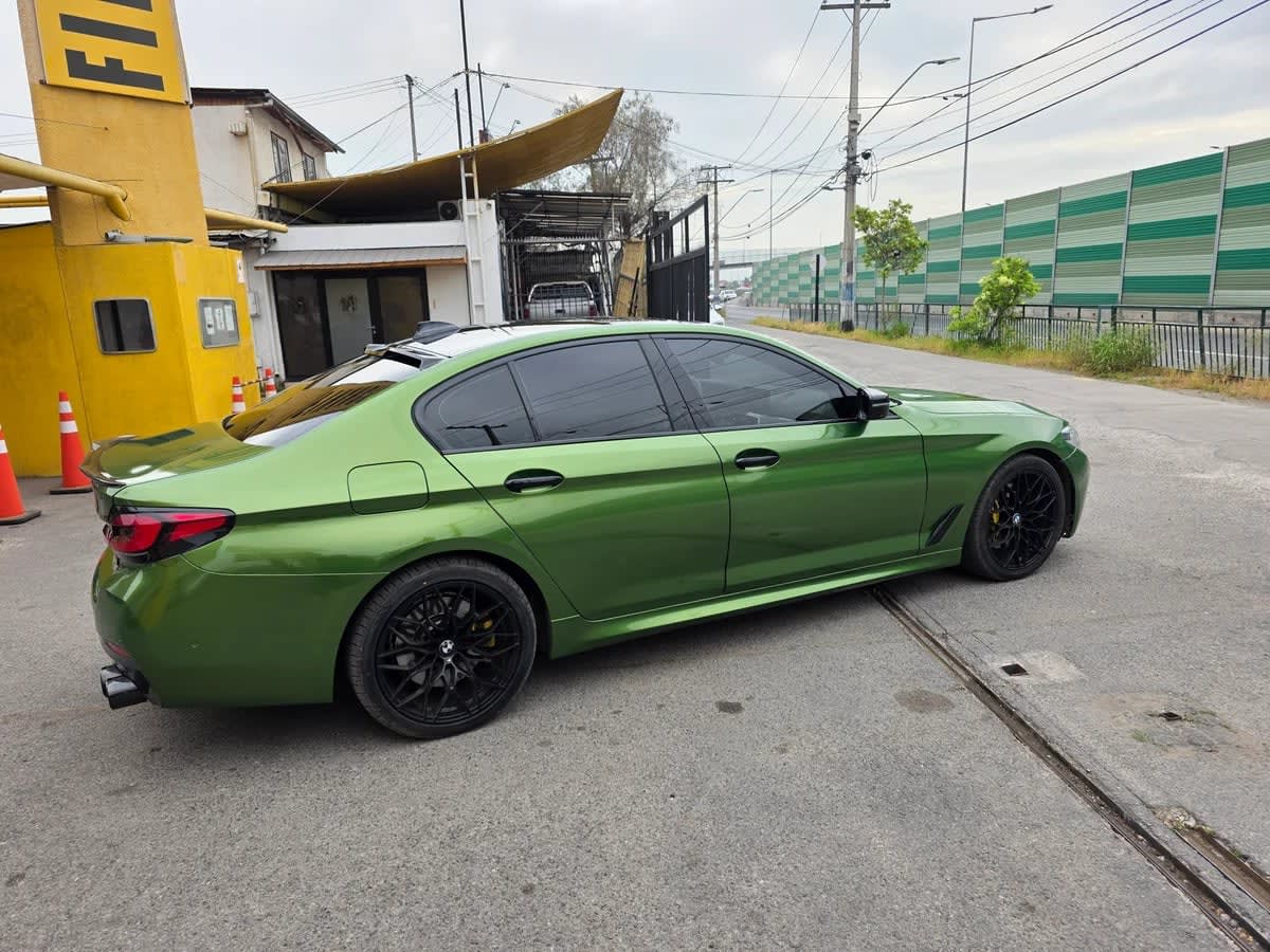 2020 BMW 530 3.0 Verde - Miniatura 4