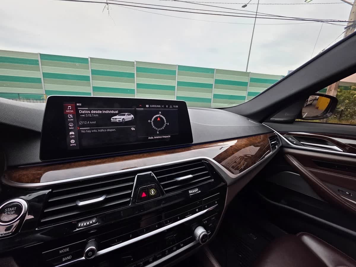 2020 BMW 530 3.0 Verde - Miniatura 10