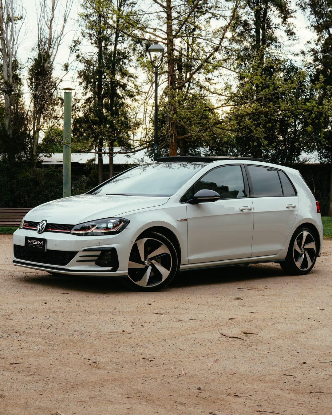2020 VOLKSWAGEN GOLF 2.0 Blanco - Miniatura 3