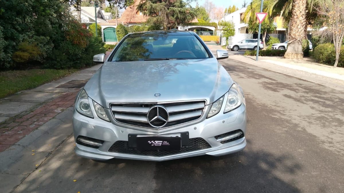 2013 Mercedes-Benz E500 CGI COUPE ELEGANCE Destacados Gris - Miniatura 2
