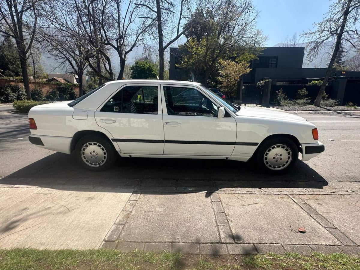 1987 Mercedes-Benz 300 E AUT Destacados Blanco - Miniatura 4