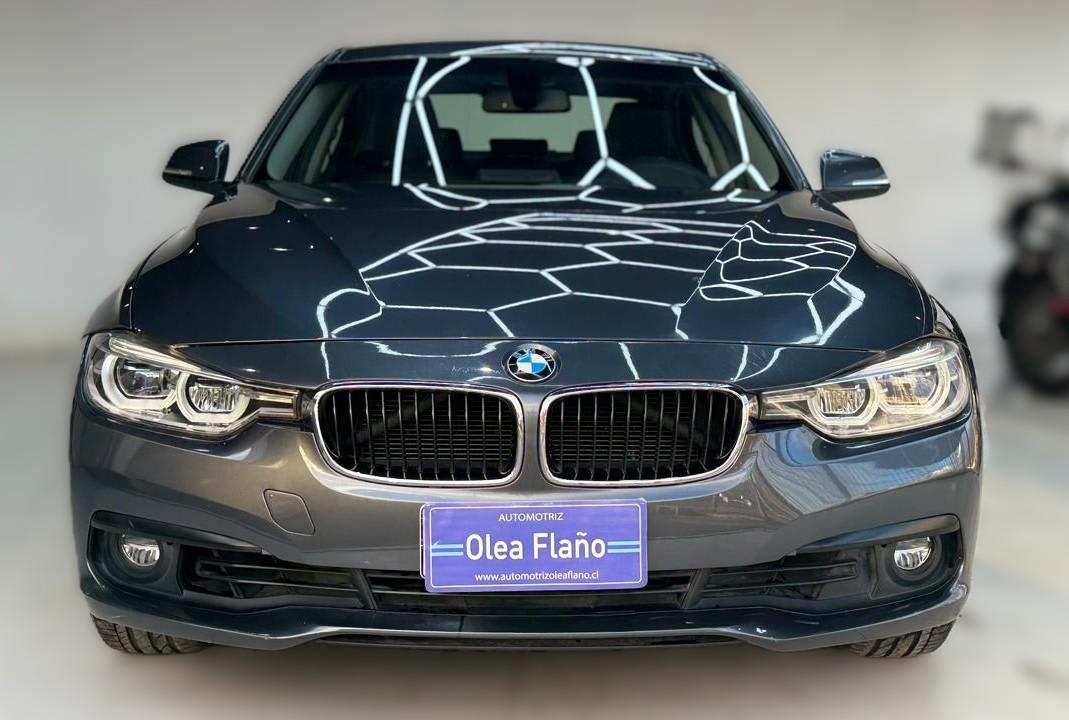 2017 BMW 318I LIMOUSINE Gris - Miniatura 2