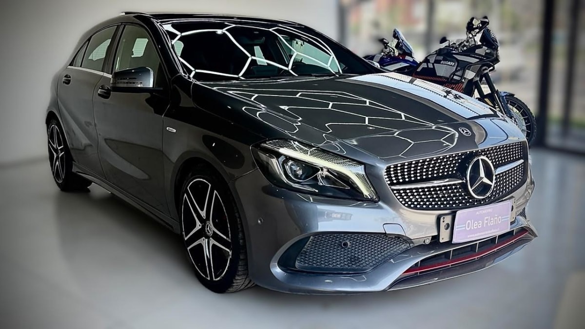 2018 Mercedes-Benz A250 SPORT Gris - Miniatura 3