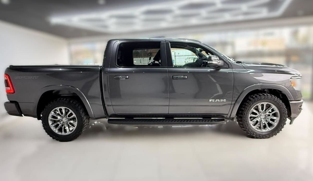 2022 Ram RAM 1500 LARAMIE 5.7 4X4 SPORT Gris - Miniatura 5