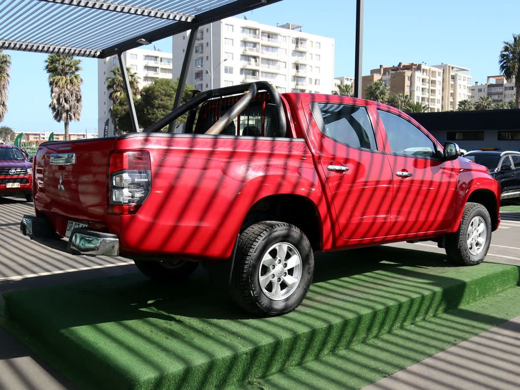 2023 Mitsubishi L200 2.4 - Miniatura 6