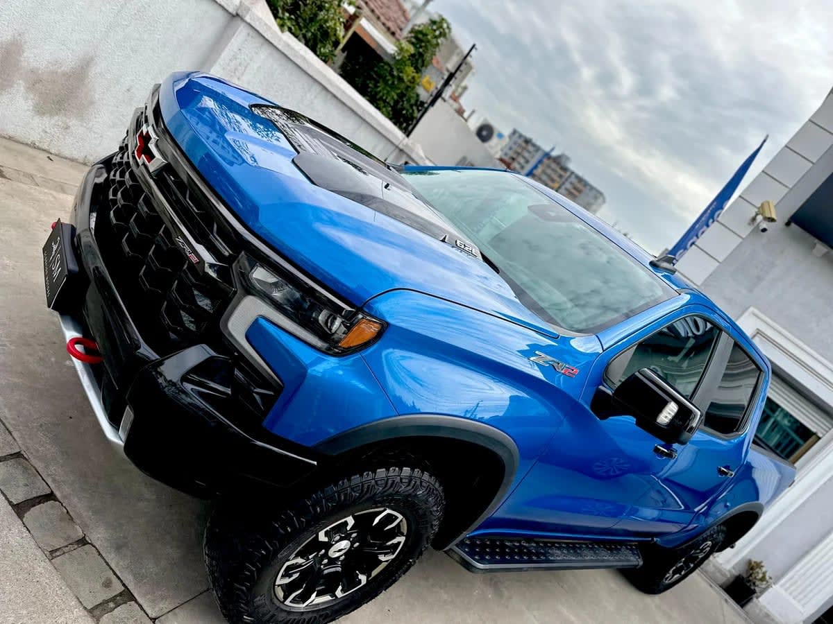 2024 Chevrolet Silverado ZR2 Azul - Miniatura 8