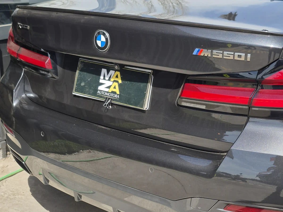 2023 BMW 550 4.4 Gris - Miniatura 6