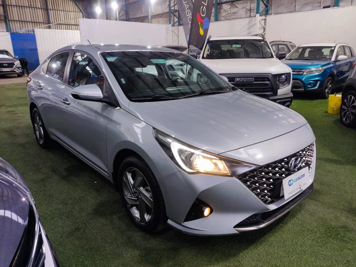 2023 Hyundai Accent HCI 1.6 Plata - Miniatura 5
