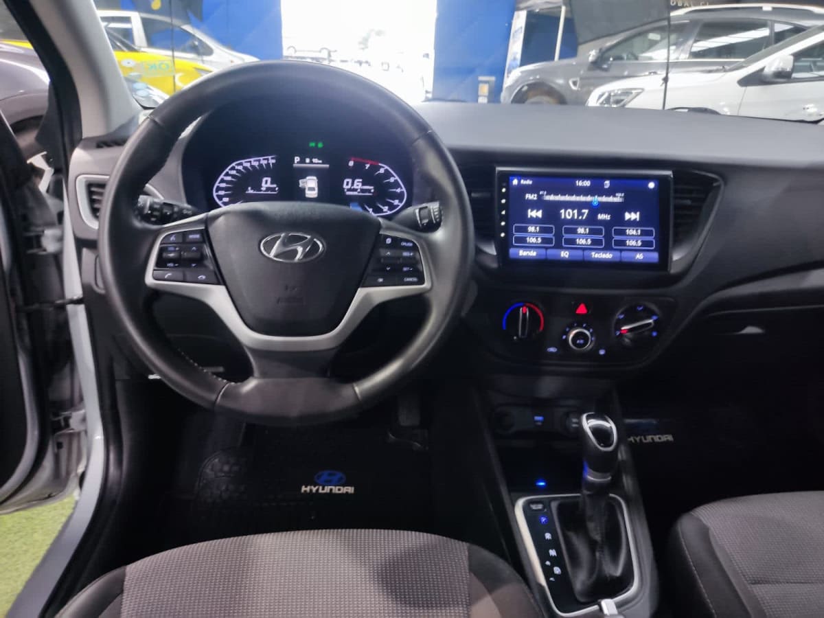2023 Hyundai Accent HCI 1.6 Plata - Miniatura 10