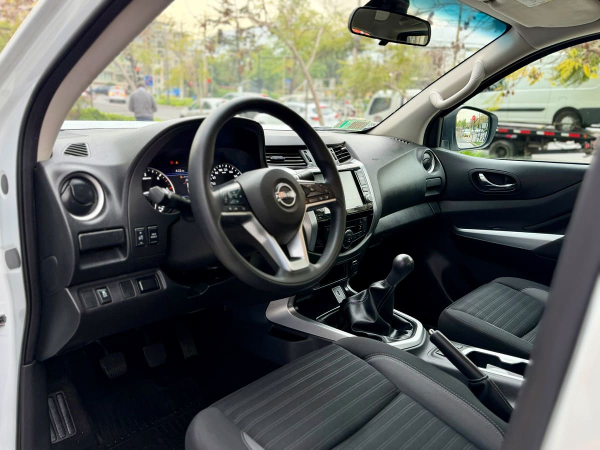 2022 Nissan Navara XE - Miniatura 8
