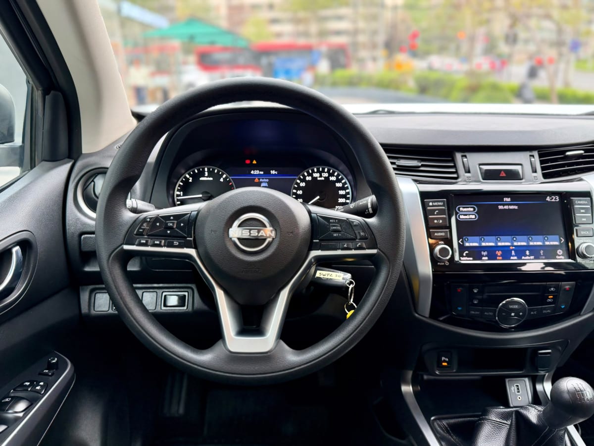 2022 Nissan Navara XE - Miniatura 10