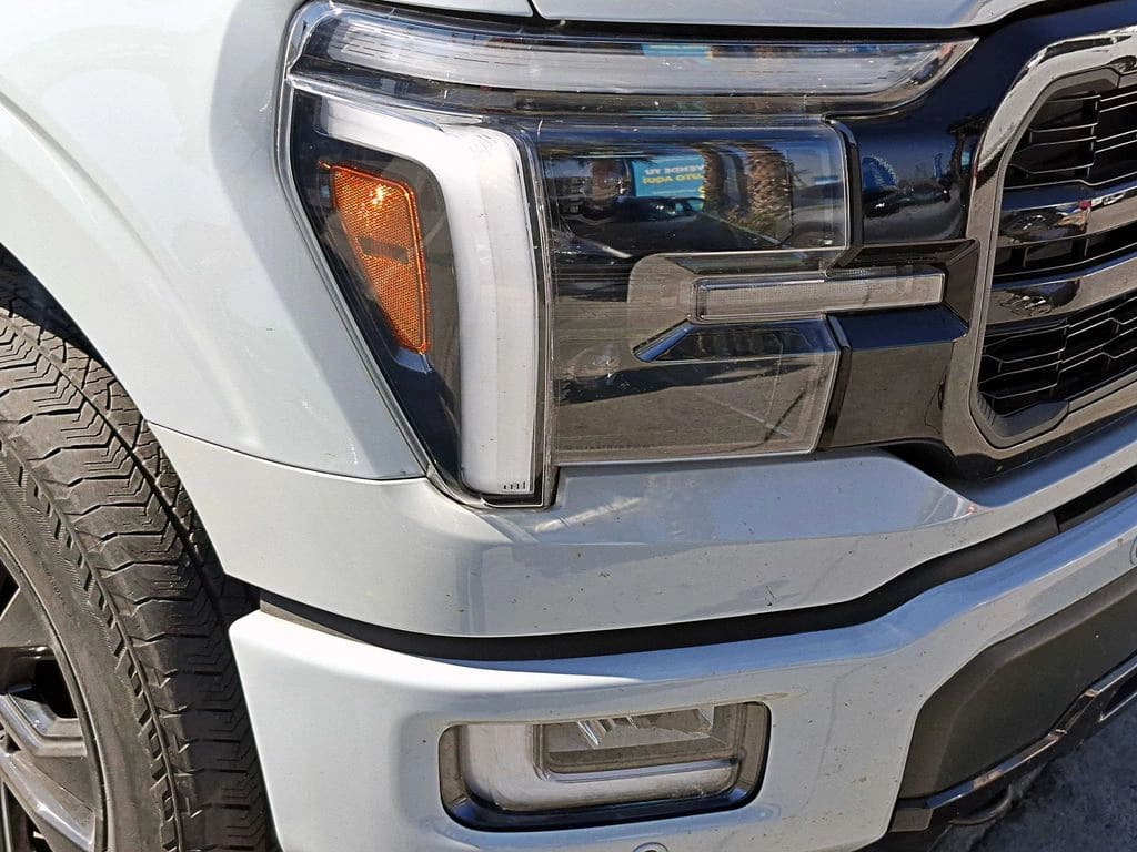 2025 Ford F-150 LARIAT - Miniatura 9