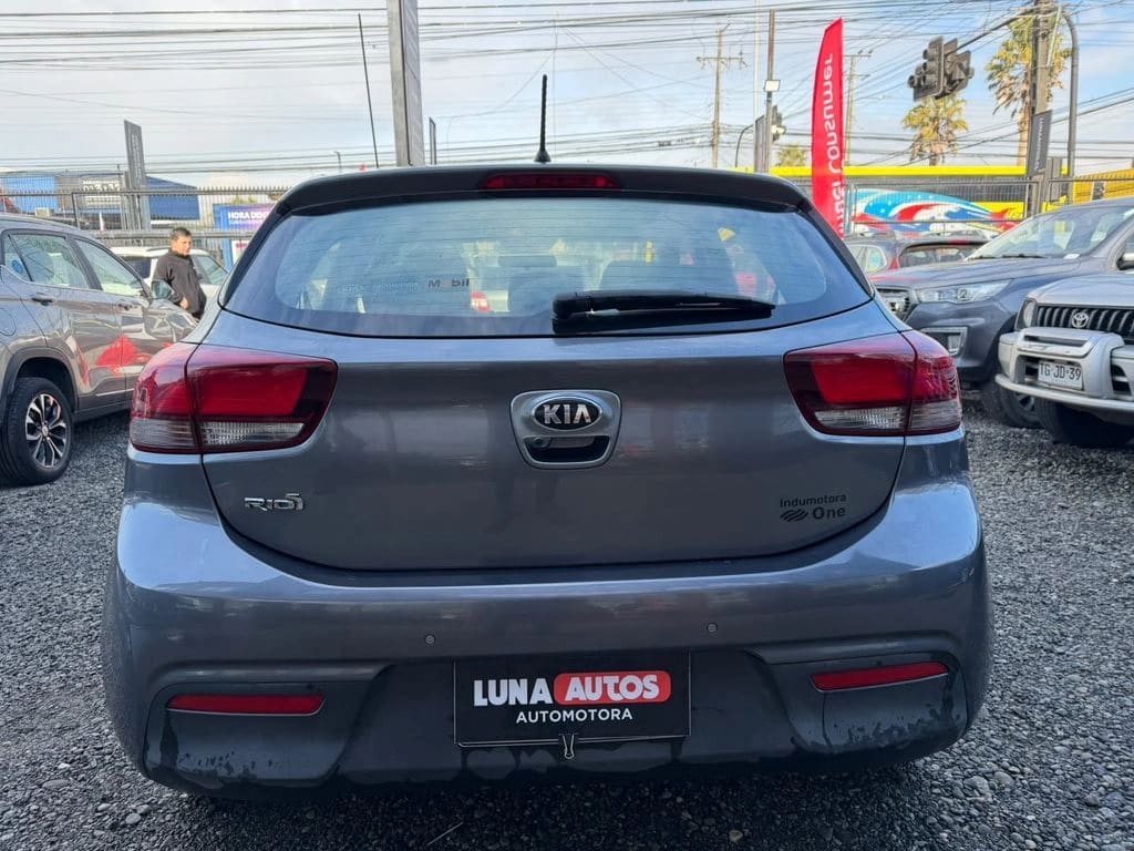 2018 KIA RIO 5 EX - Miniatura 5