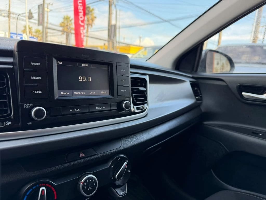 2018 KIA RIO 5 EX - Miniatura 8