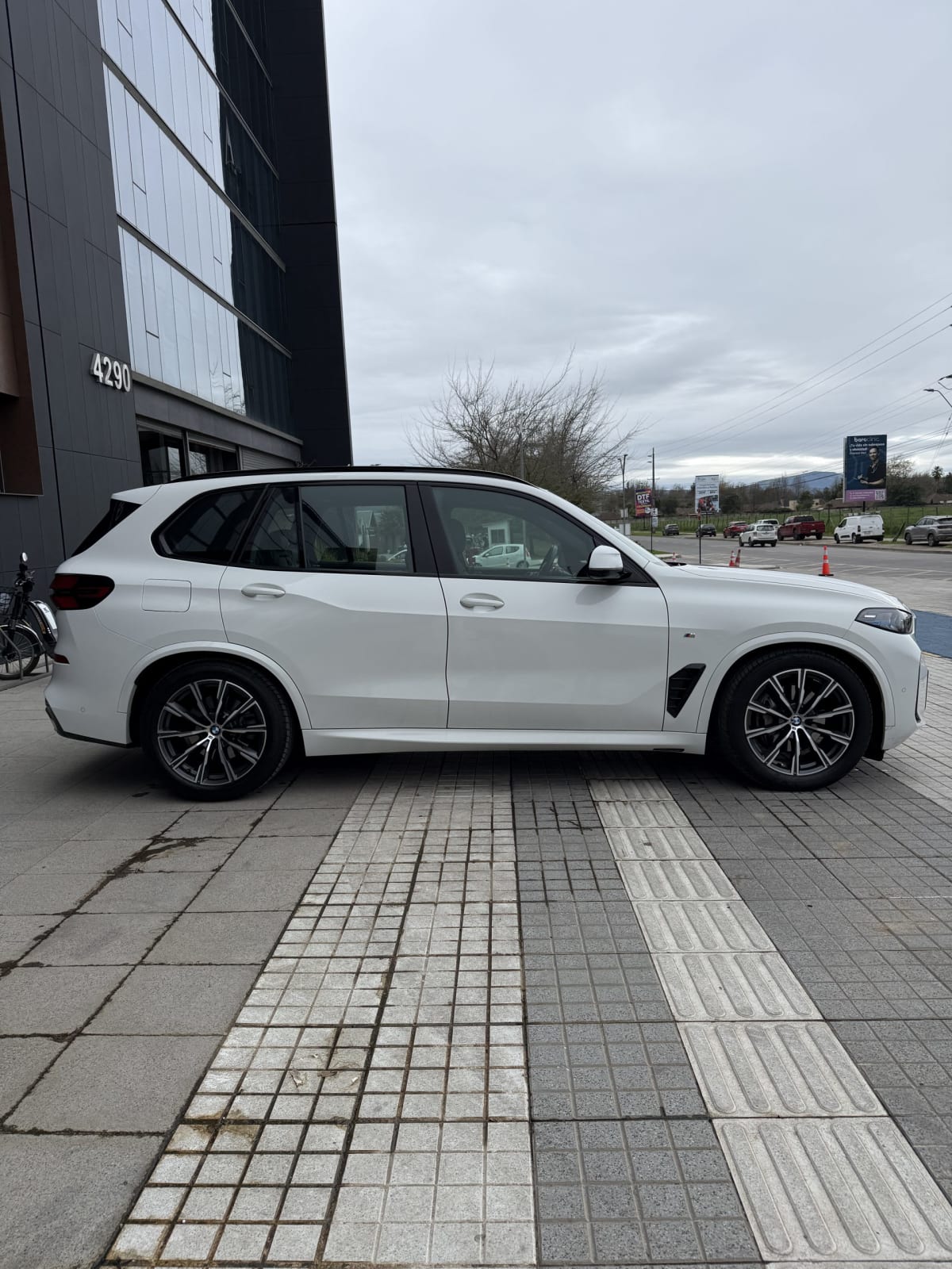 2023 BMW X5 Xdrive - Miniatura 4