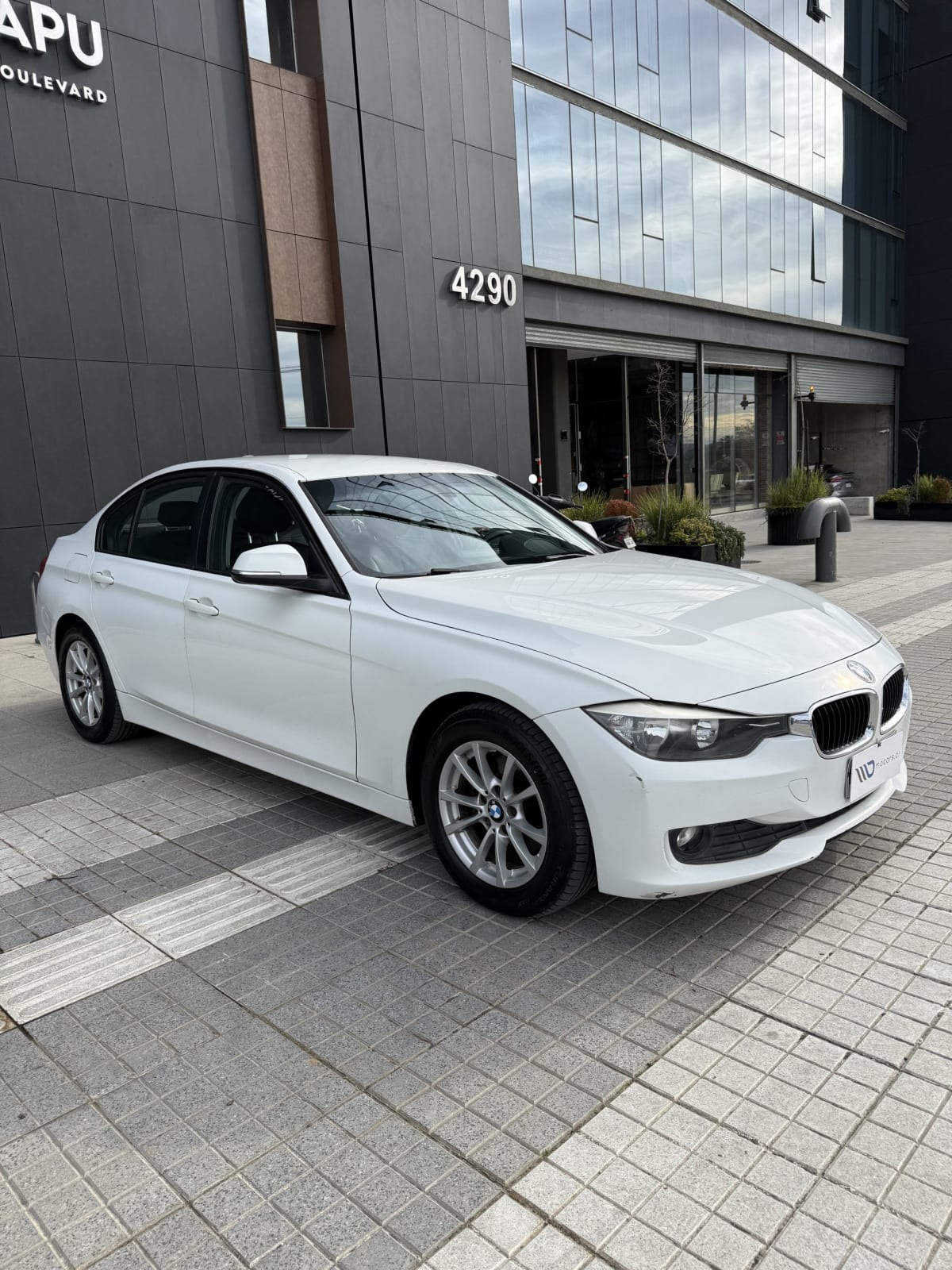 2017 BMW 316i Sport - Miniatura 3