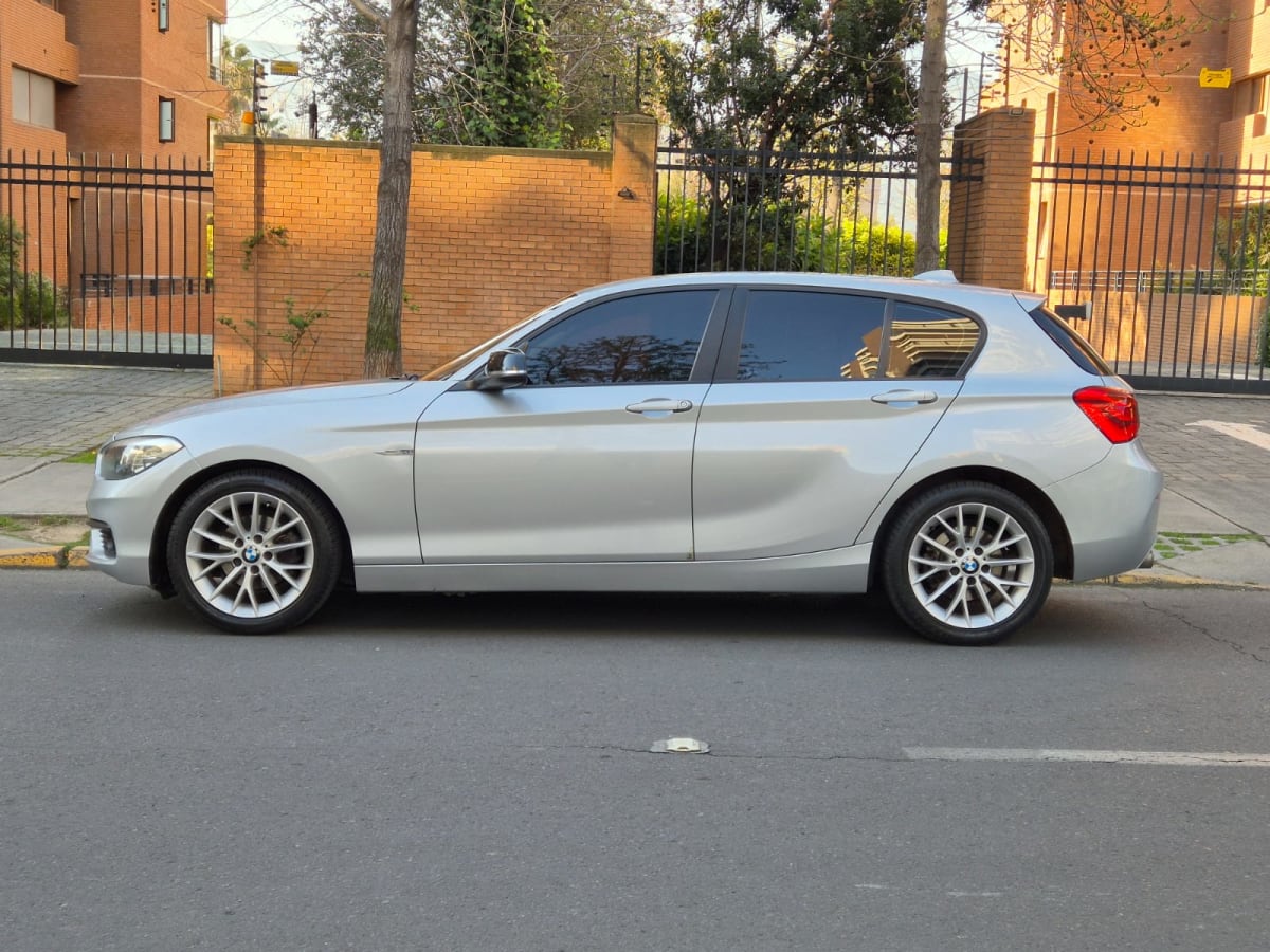 2018 BMW 118i Gris - Miniatura 8
