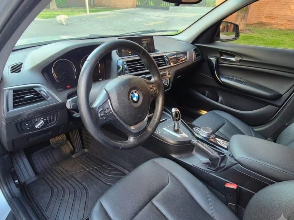 2018 BMW 118i Gris - Miniatura 9
