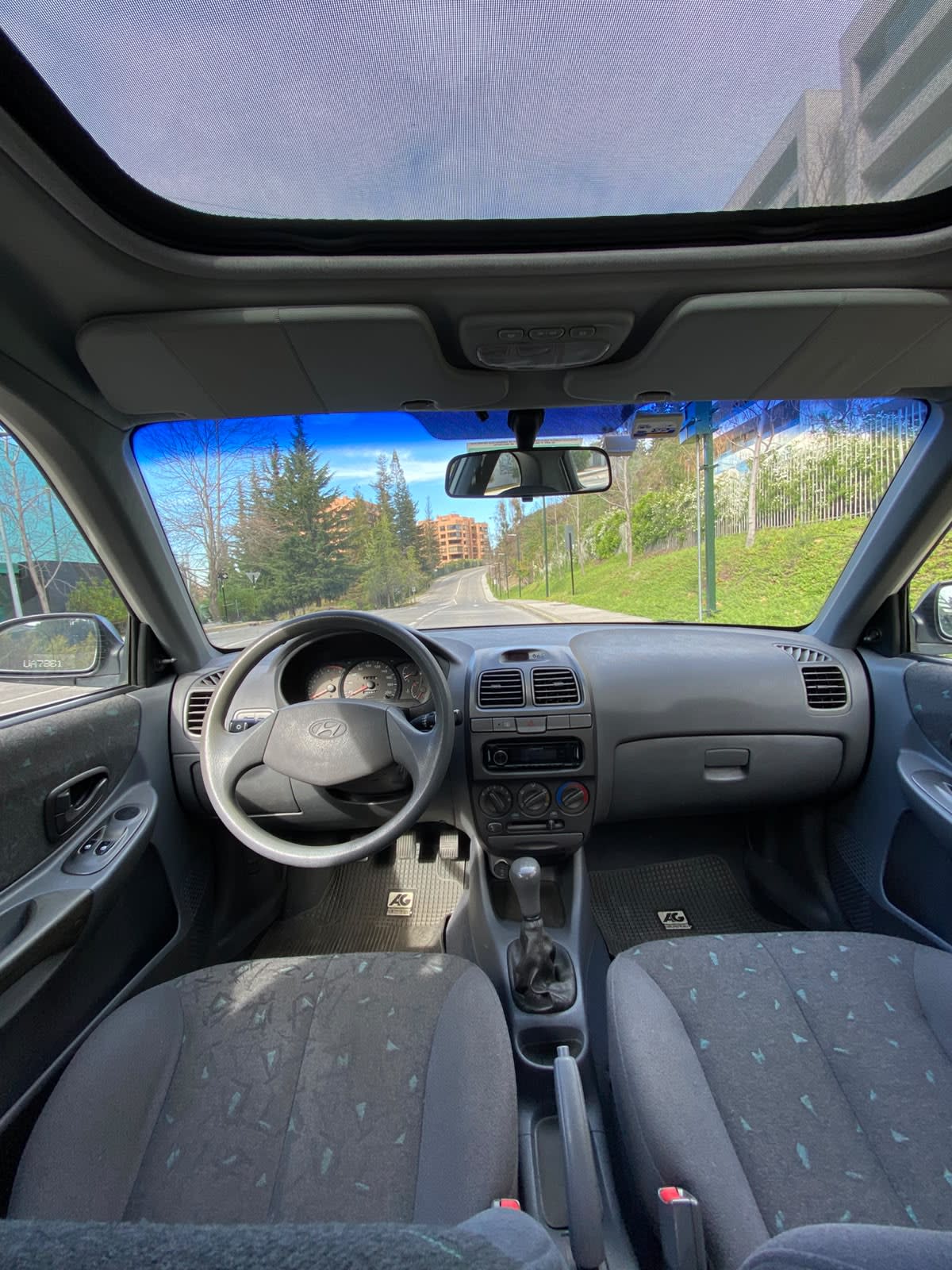 2000 Hyundai ACCENT GS - Miniatura 7