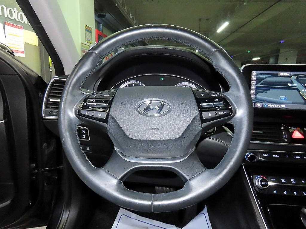 2018 Hyundai Grandeur IG Negro - Miniatura 8