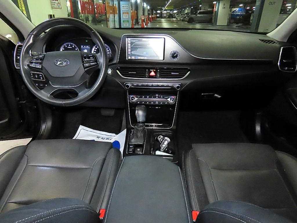 2018 Hyundai Grandeur IG Negro - Miniatura 10