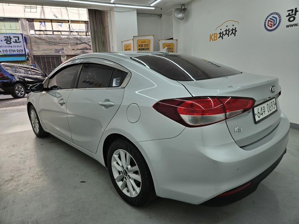 2016 Kia K3 1.6 - Miniatura 3