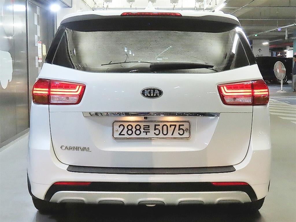 2016 Kia Carnival Diesel - Miniatura 5
