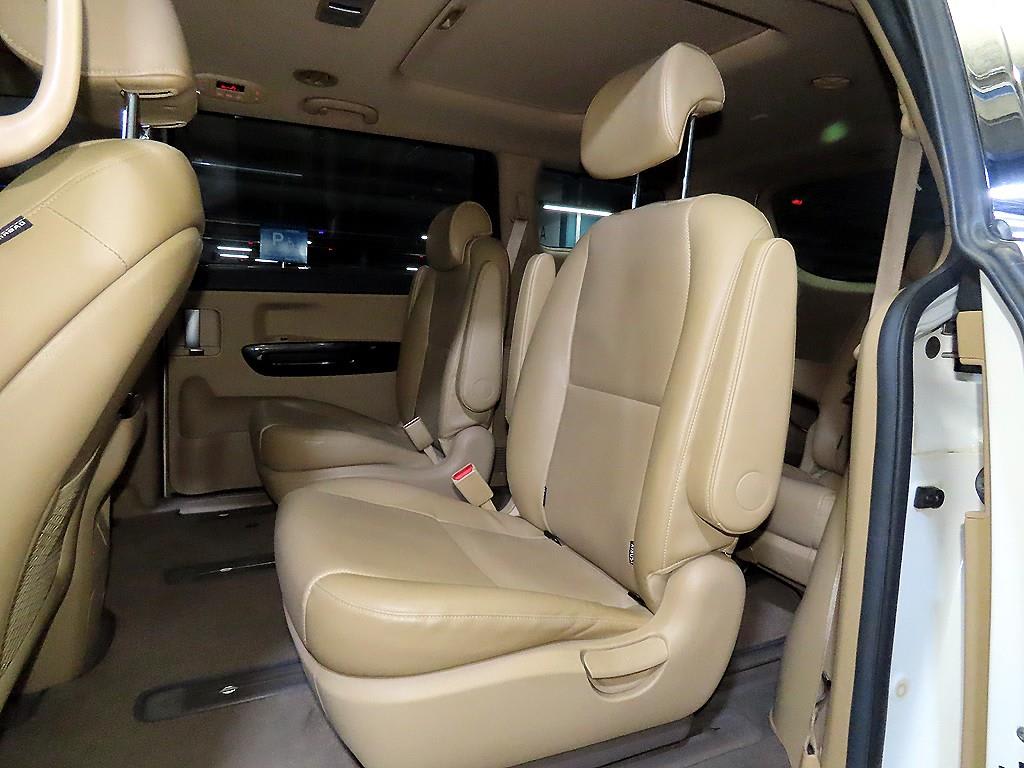 2016 Kia Carnival Diesel - Miniatura 7