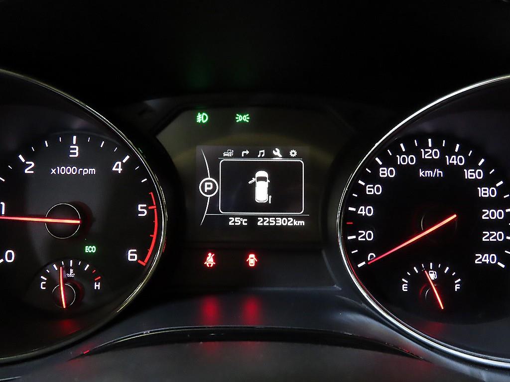 2016 Kia Carnival Diesel - Miniatura 9