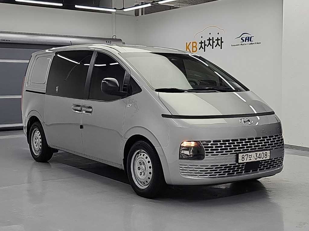 2022 Hyundai Staria 2WD Gris - Miniatura 4