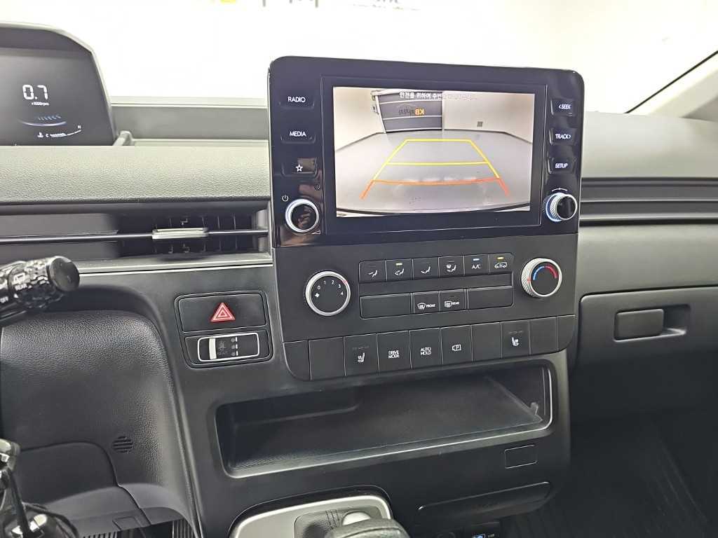 2022 Hyundai Staria 2WD Gris - Miniatura 10