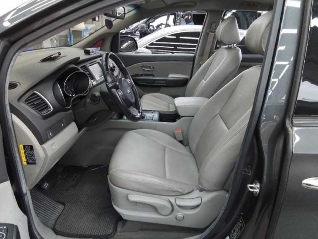 2015 Kia Carnival Diesel - Miniatura 6